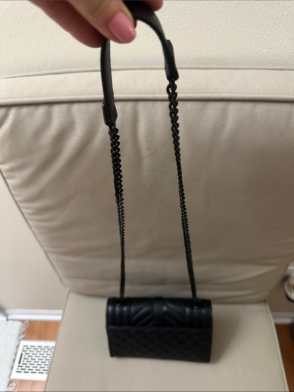 Black shoulder - Picture 2 of 3